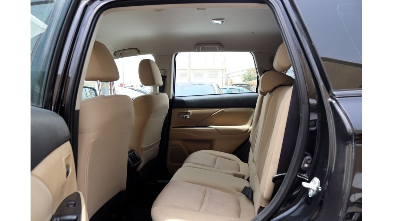 Mitsubishi Outlander GLX Basic ACCIDENTS FREE - ORIGINAL PAINT - GCC - 7 STR - ENGINE 2400 CC - V4