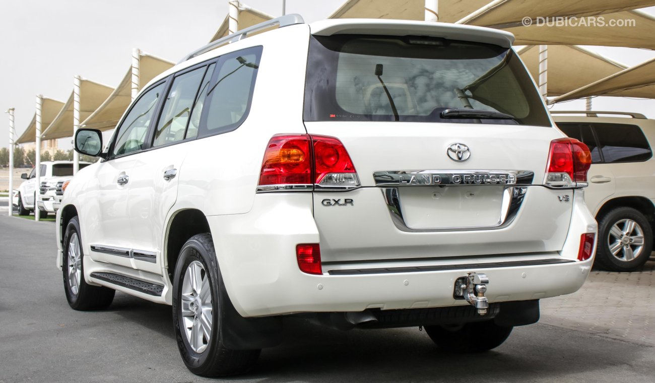 Toyota Land Cruiser GXR V8