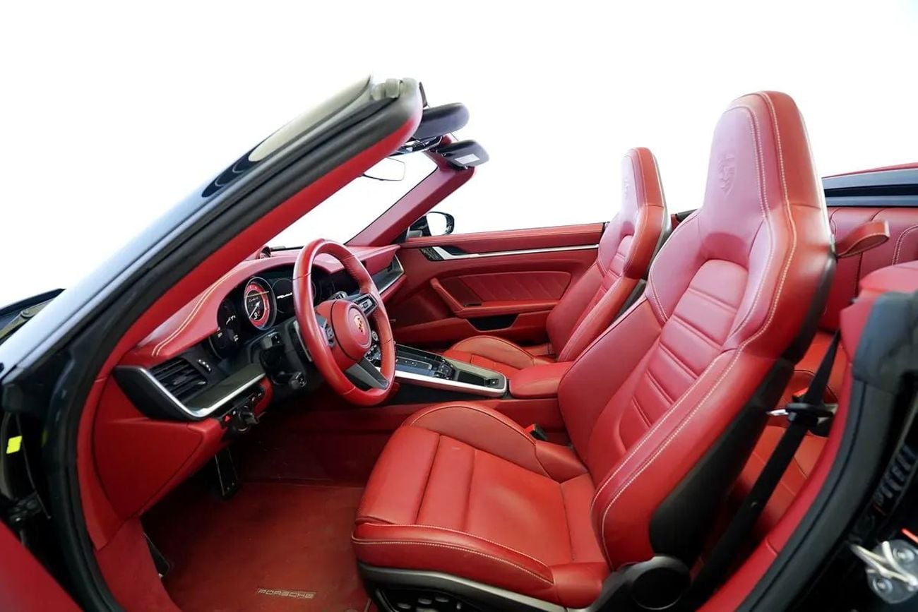 Porsche 911 TURBO S 3.8L (640 HP) Convertible