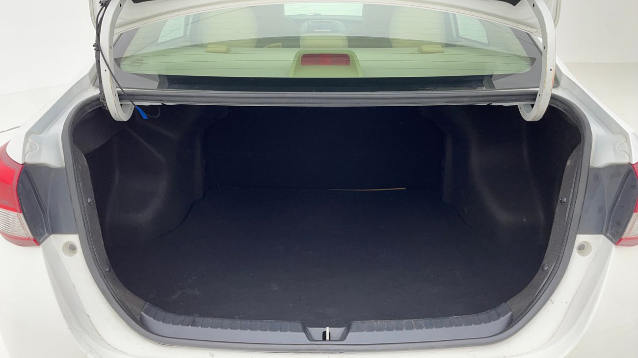 تويوتا يارس SE 1.5 | بدون دفعة مقدمة | اختبار قيادة مجاني للمنزل