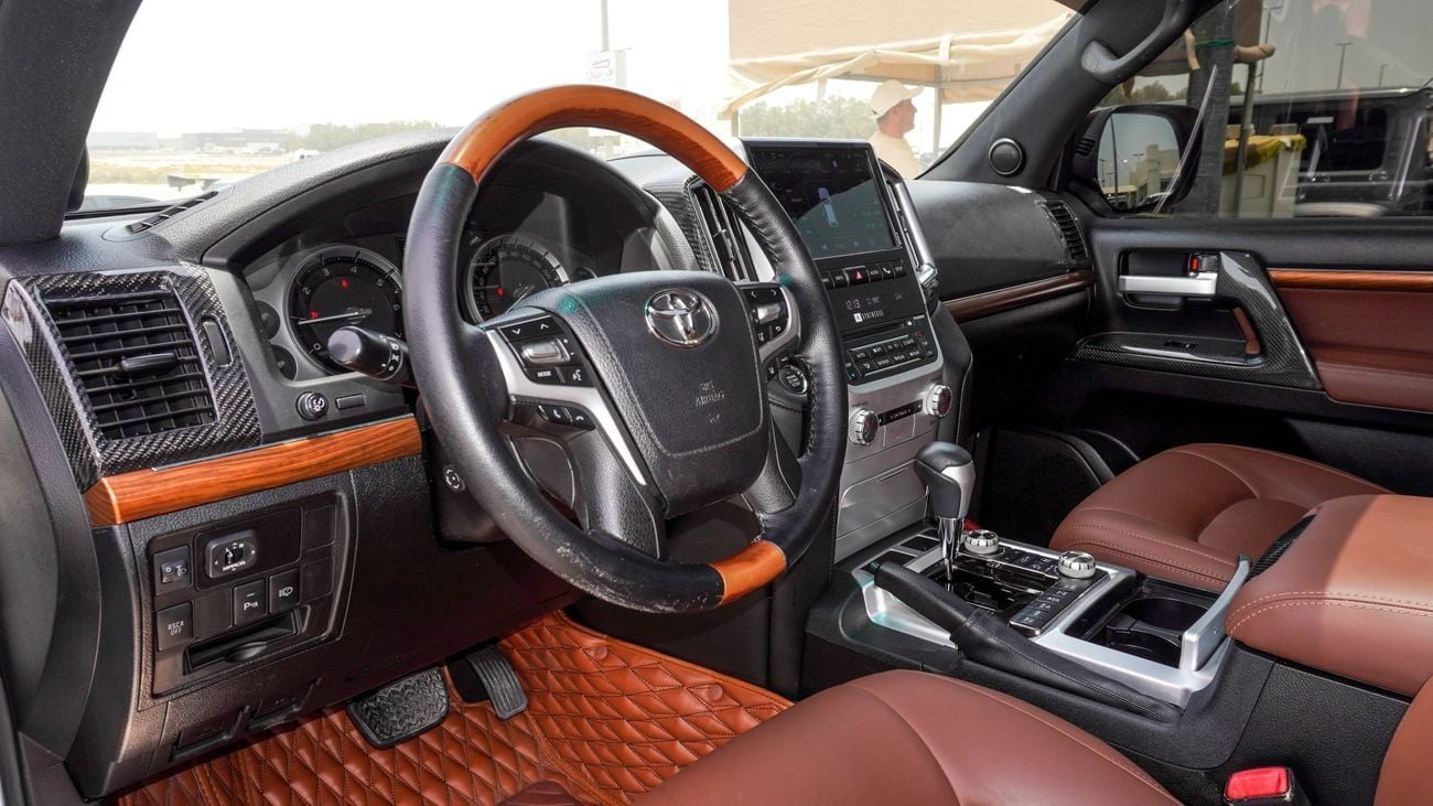 Toyota Land Cruiser VXR 5.7 L V8 with 2024 Body Kit