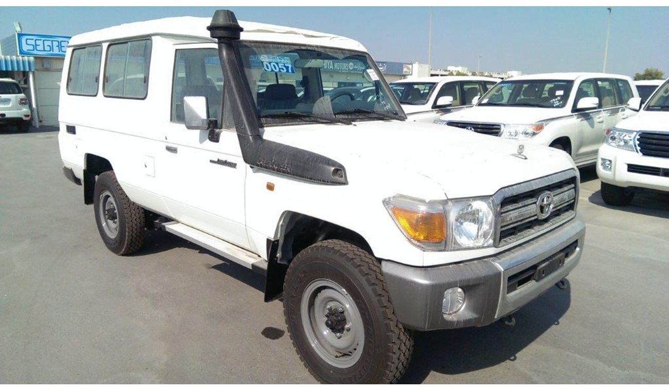 Toyota Land Cruiser 4.2L DSL, Hard Top 78 LX 13, Diesel, 13 Seats