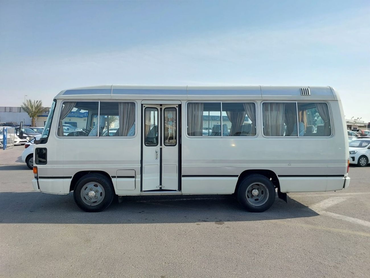 Toyota Coaster TOYOTA COASTER BUS RHD 1992 MODEL 3.7 L DIESEL AUTOMATIC(PM04275)
