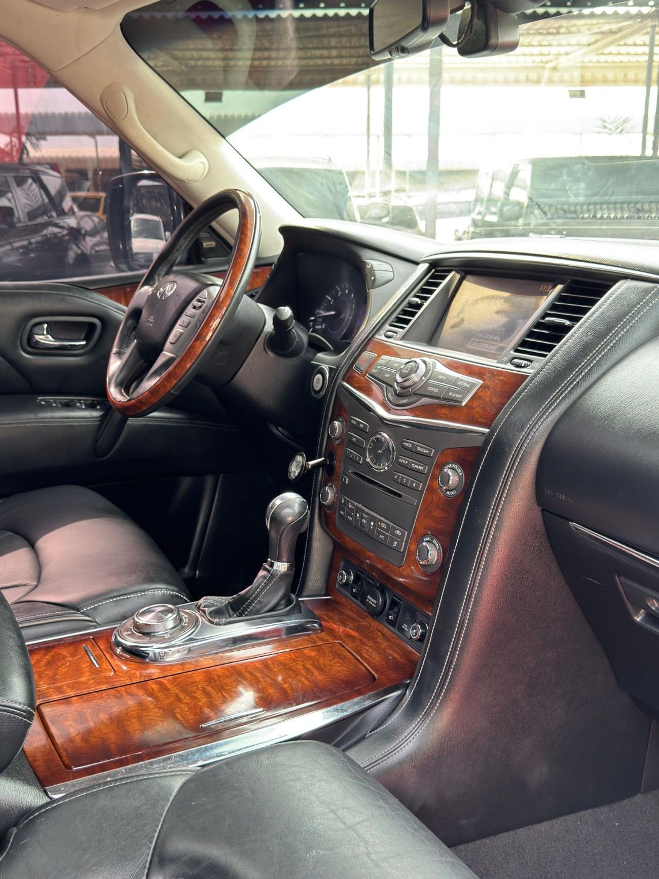 Infiniti QX80 Luxe 7st 5.6L