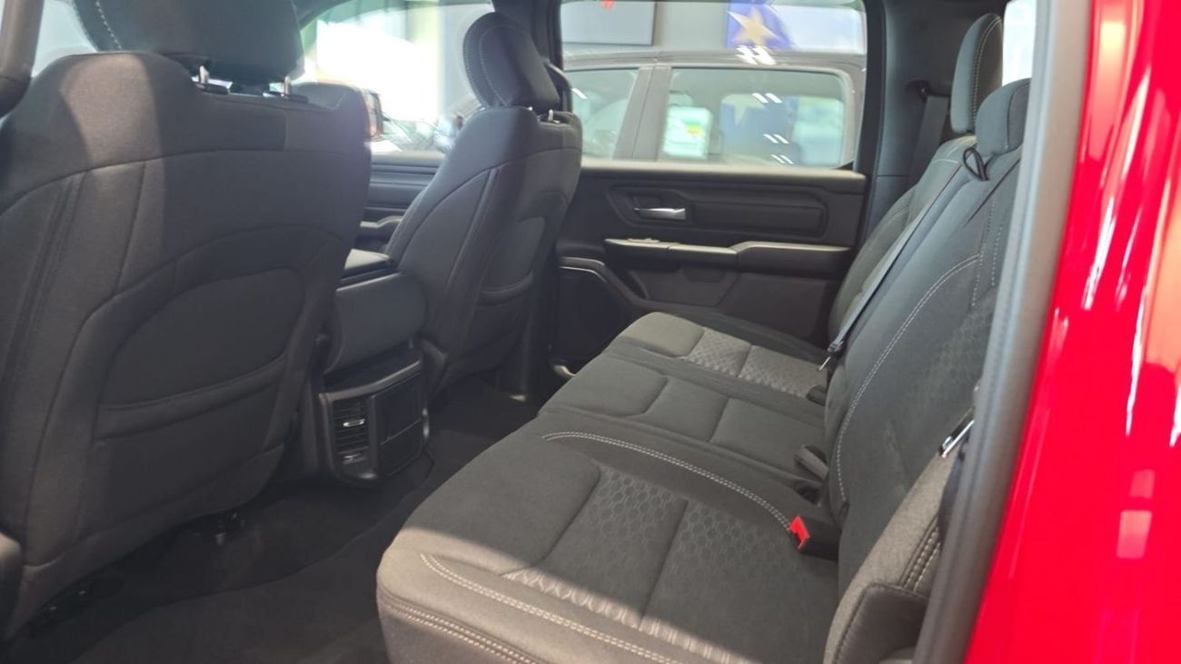 RAM 1500 BIGHORN CREW CAB Tradesman 3.0L TWIN TURBO WARLOCK AUTOMATIC TRANSMISSION ( ONLY FOR RE-EXPORT )