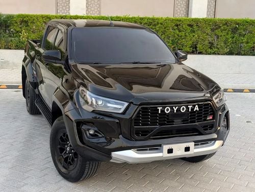 تويوتا هيلوكس GLX تويوتا هايلكس 4X4 GR سبورت موديل 2018، بمواصفات خليجية، نسخة محدثة 2025، محرك V4 سعة 2.7 لتر، بحالة 