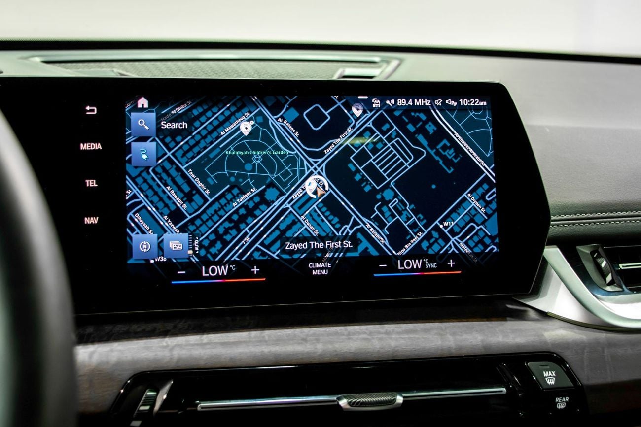 بي أم دبليو iX1 XDRIVE30 LUXURY M SPORT PACKAGE