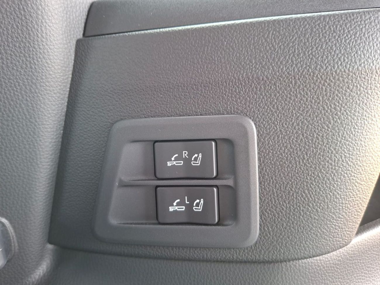 تويوتا لاند كروزر Toyota Land Cruiser VX 3.5L 2025