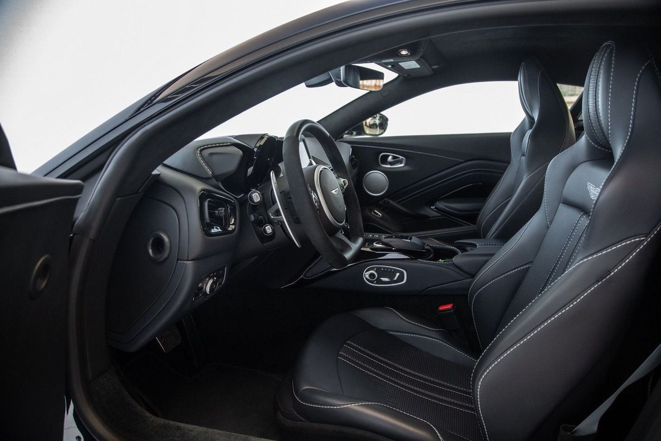 Aston Martin Vantage V8