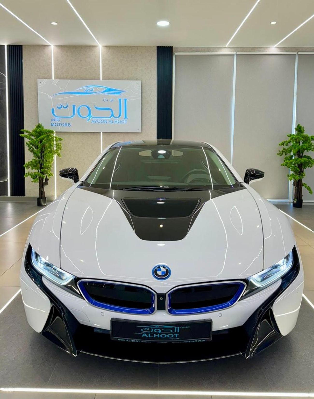 بي أم دبليو i8 ELITE BMW I8 || GCC II FULLY LOADED || ACCIDENT FREE || VERY LOW MILEAGE || F.S.H BMW