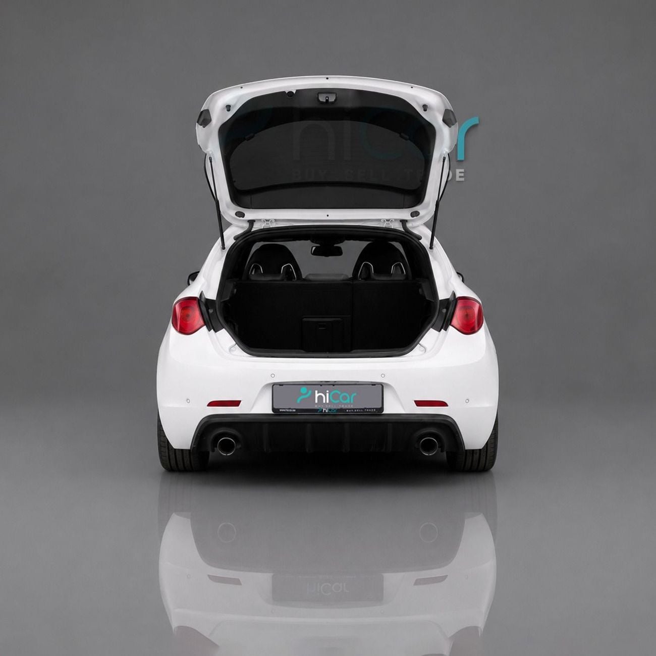 ألفا روميو جوليتا Veloce AED 708 P.M • 0% Downpayment •  Alfa Romeo Giulietta Veloce • 1 Year Warranty