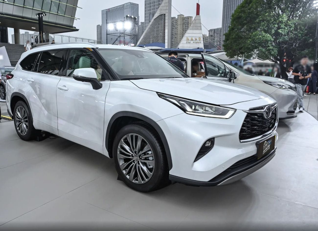 تويوتا هايلاندر Supreme 2.5 Hybrid JBL Hybrid 2.5L AWD 7-Seater