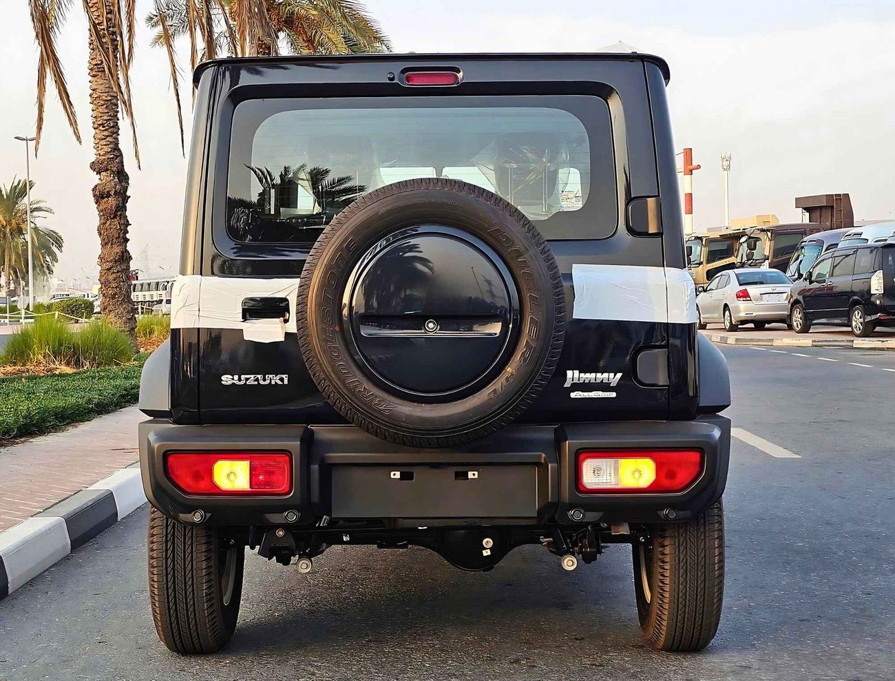 سوزوكي جيمني GLX / ALL GRIP OF ROAD / 1.5L V4 / A/T /  9" DISPLAY / 4X4 (CODE # 68007)