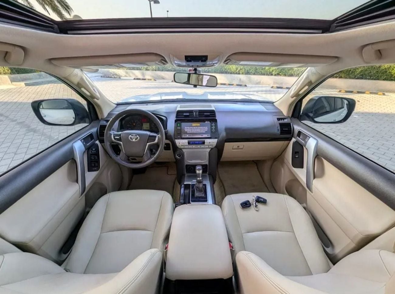 تويوتا برادو Toyota prado 2018Model VXR 4.0L v6 petrol Engine Colour White Transmission Automatic Interior.Begie