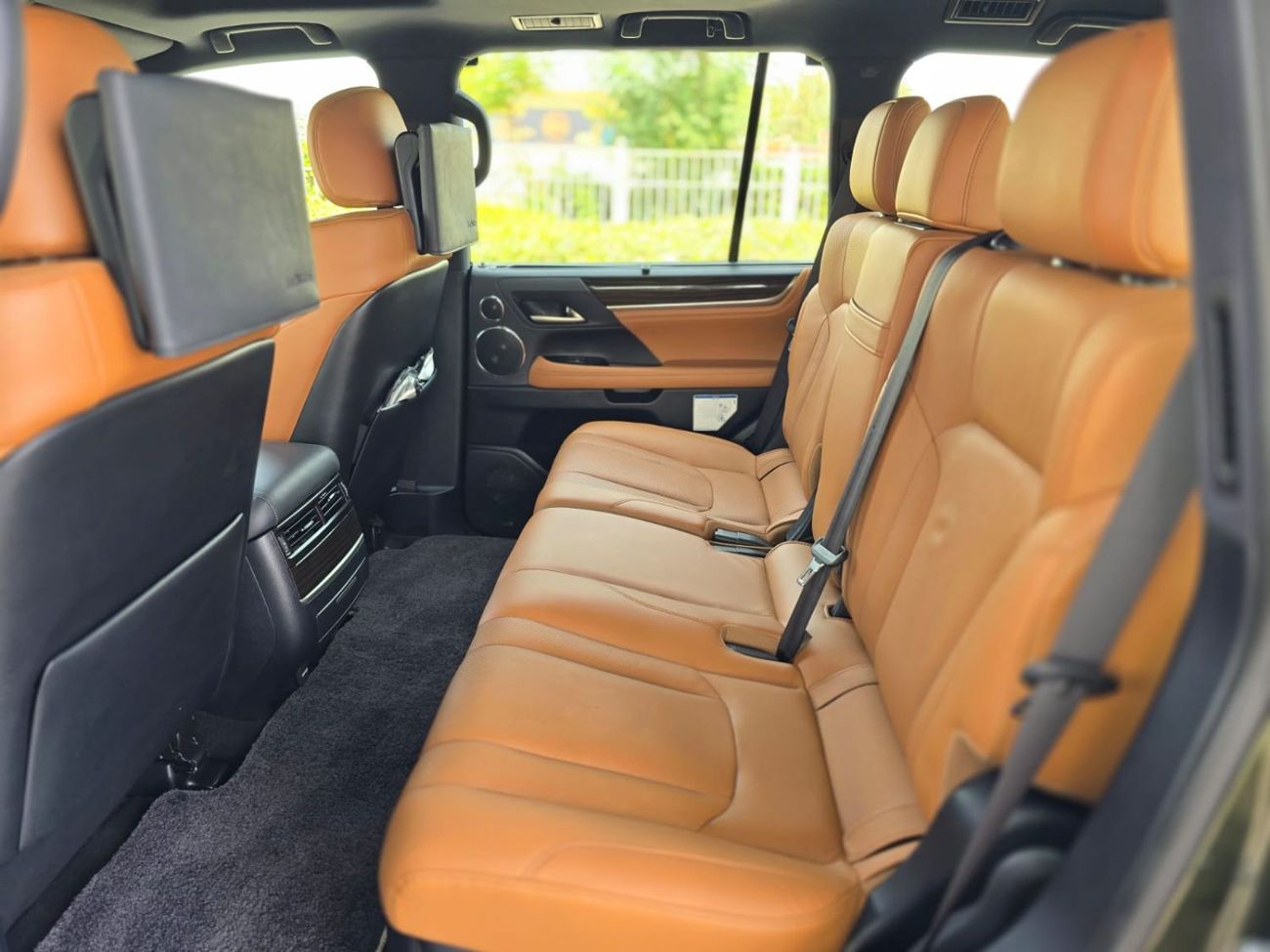 Lexus LX570 SIGNATURE FULL OPTION 2021 GCC AL FUTTAIM LEXUS LOW MILEAGE WITH AGENCY SERVICE HISTORY IN MINT COND