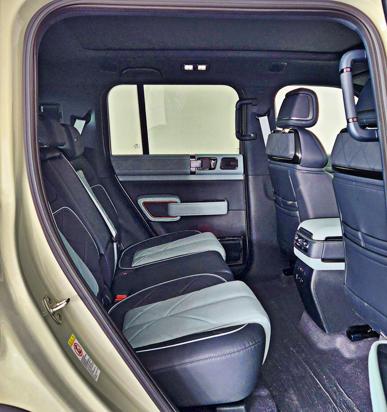 BYD Leopard 5 Plug in hybrid - 1.5L - 670 hp - premium colour FOR EXPORT ONLY