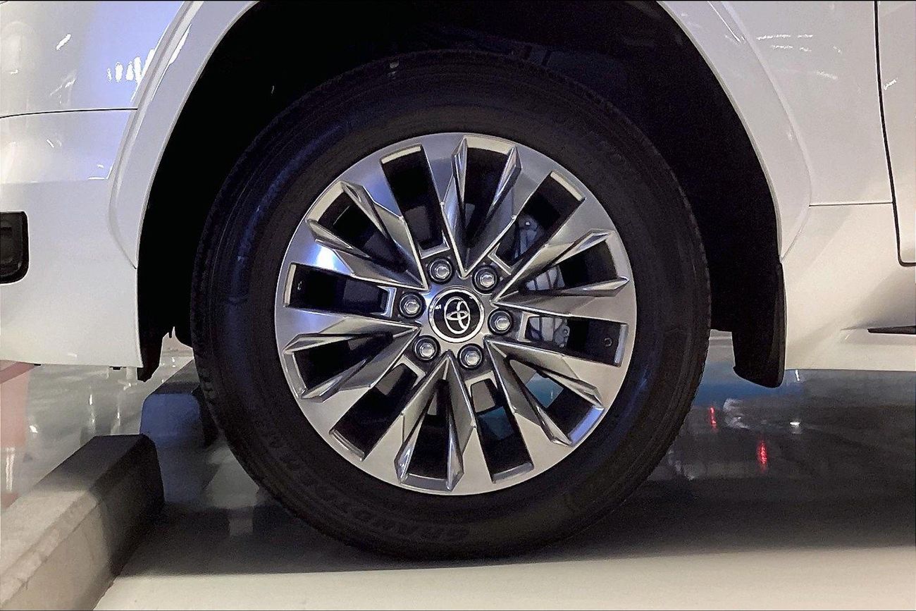 تويوتا لاند كروزر GXR | شامل الضمان | 0 ﺪﻔﻋﺓ ﺃﻮﻟﻯ