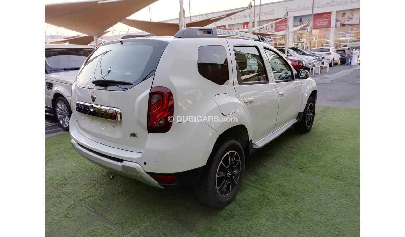 Renault Duster GCC without accidents, 2018 model, rear camera screen, rear spoiler wheels, in excellent condition