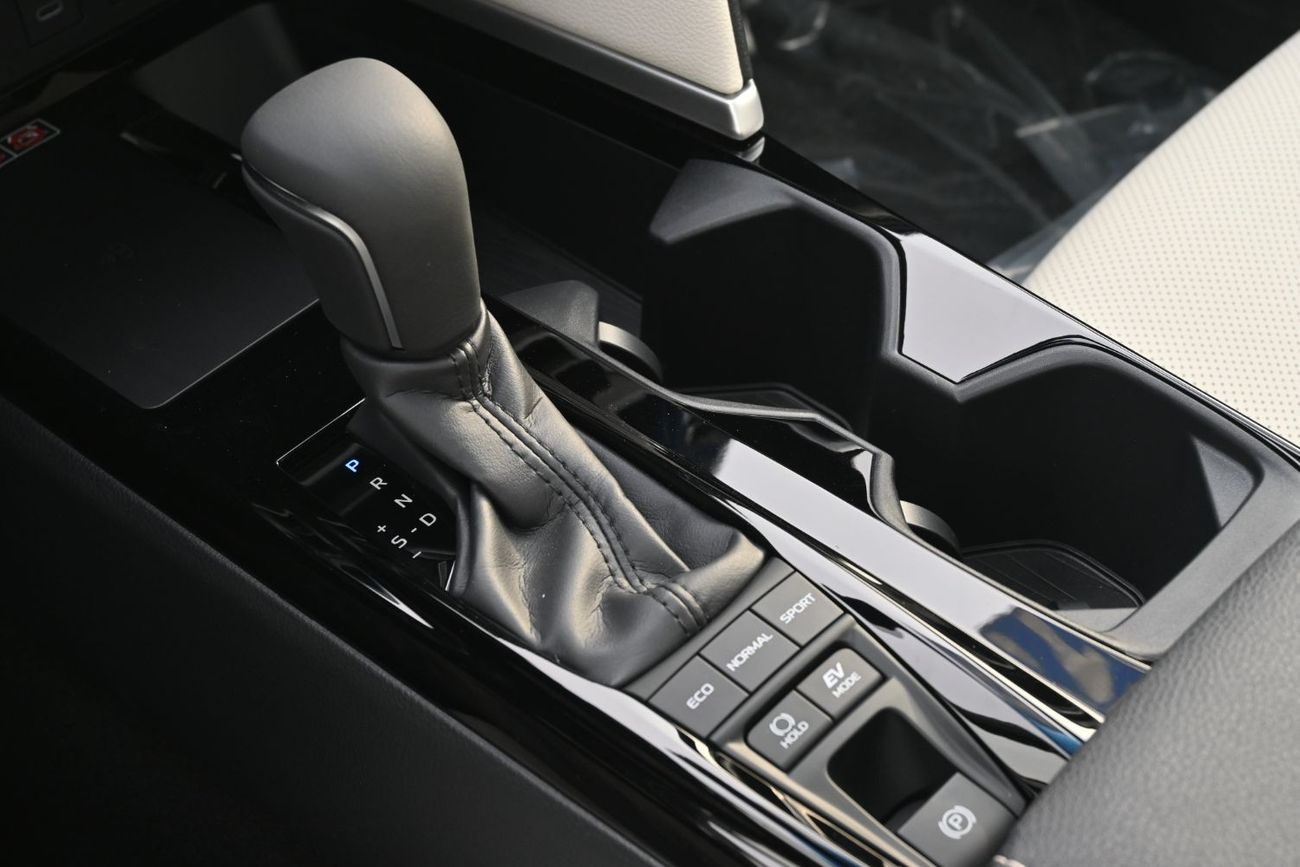 Toyota Camry Toyota Camry Limited 2.5L Hybrid, Model 2025, Color White