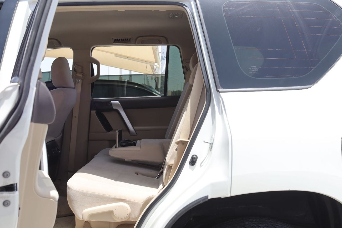 Toyota Prado EXR 4.0L 4WD Toyota Prado - 2019 - GCC - 4.0L - 6 (V )- 7 Seats - 4*4 - Excellent Condition Inside a