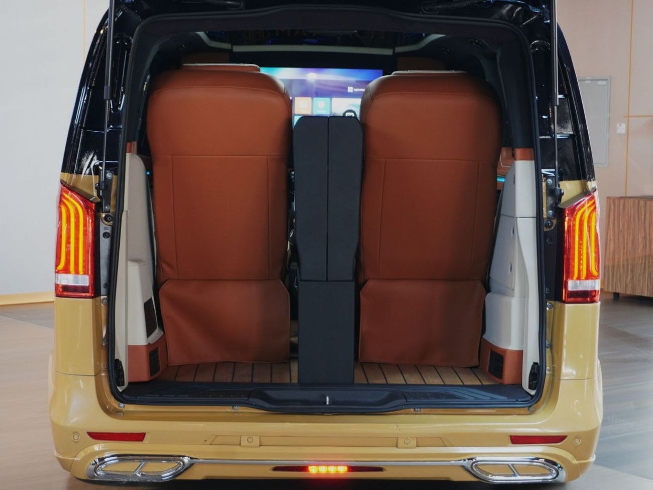 Mercedes-Benz V 250 5,864 PM I 3 Years warranty and Service I Brand New I High Roof