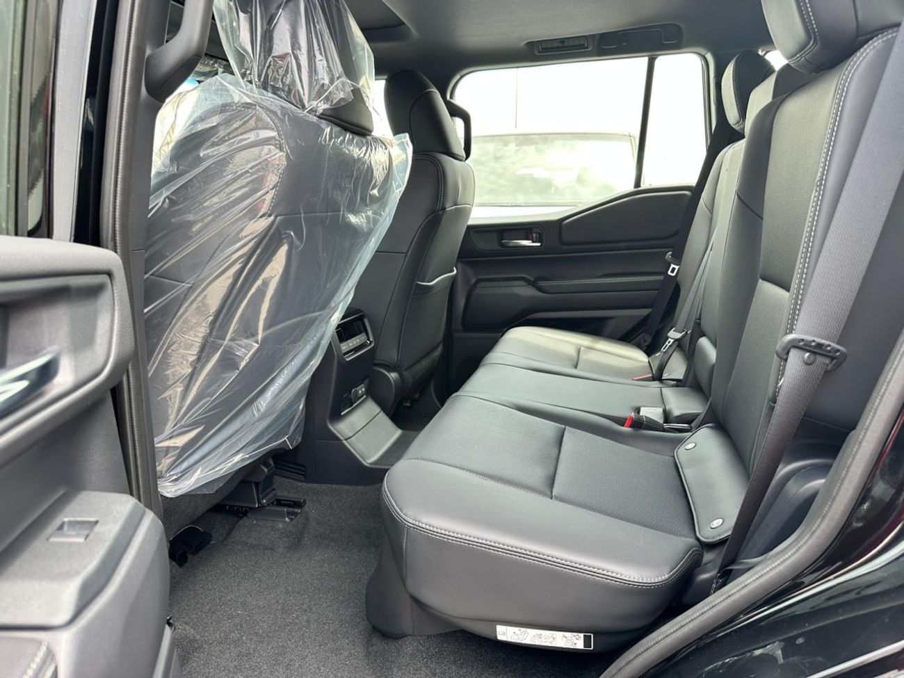 تويوتا برادو TOYOTA PRADO 2.4L PETROL BLACK 2025 GCC ALL-ROUNDER FULL (Export Only)