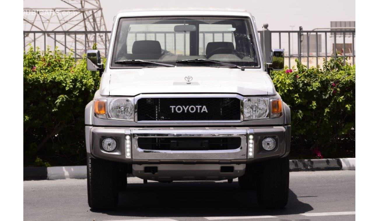 Toyota Land Cruiser 71 Hardtop Short Wheel Base 3 Doors V6 4.0L Petrol 5 Seat Wagon
