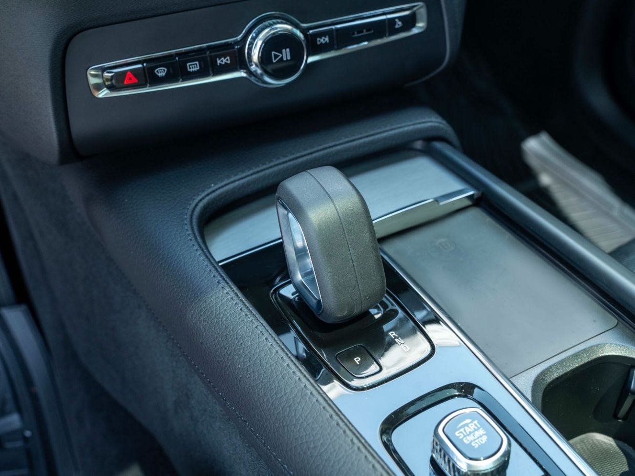 Volvo XC90 AED 2,988 PM • XC90 B5 • ONLY 15,000 KMS • OFFICAL VOLVO WARRANTY AND SERVICE CONTRACT