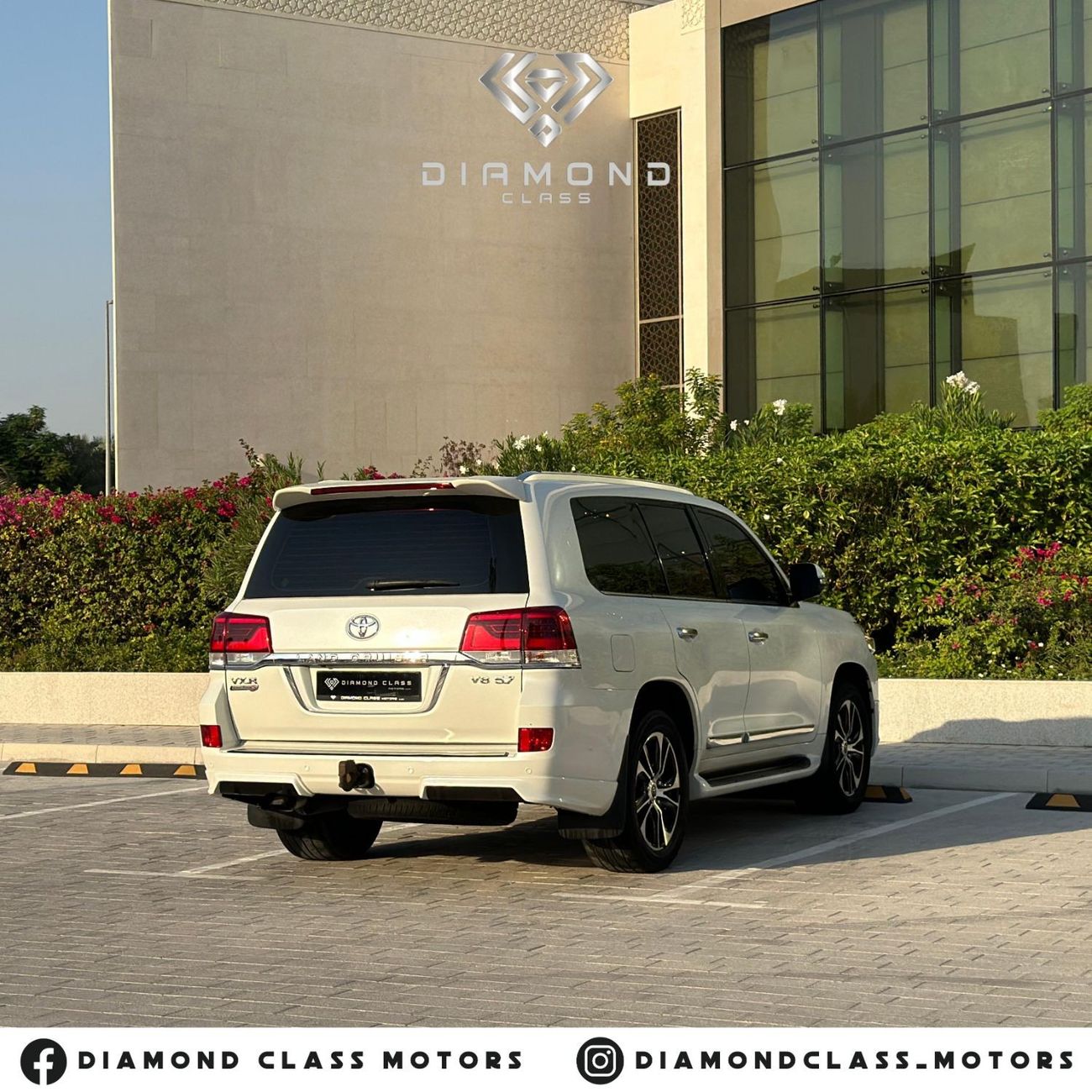 Toyota Land Cruiser Toyota Land Cruiser VXR Full option  GCC  Under Warranty  Full Service History