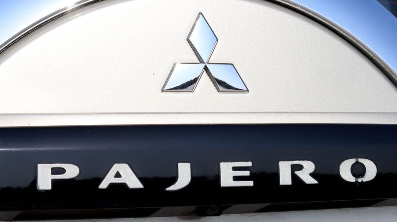 ميتسوبيشي باجيرو GLS 3.8L Mitsubishi Pajero 2014 3.8L full option v6 GCC accident-free in excellent condition