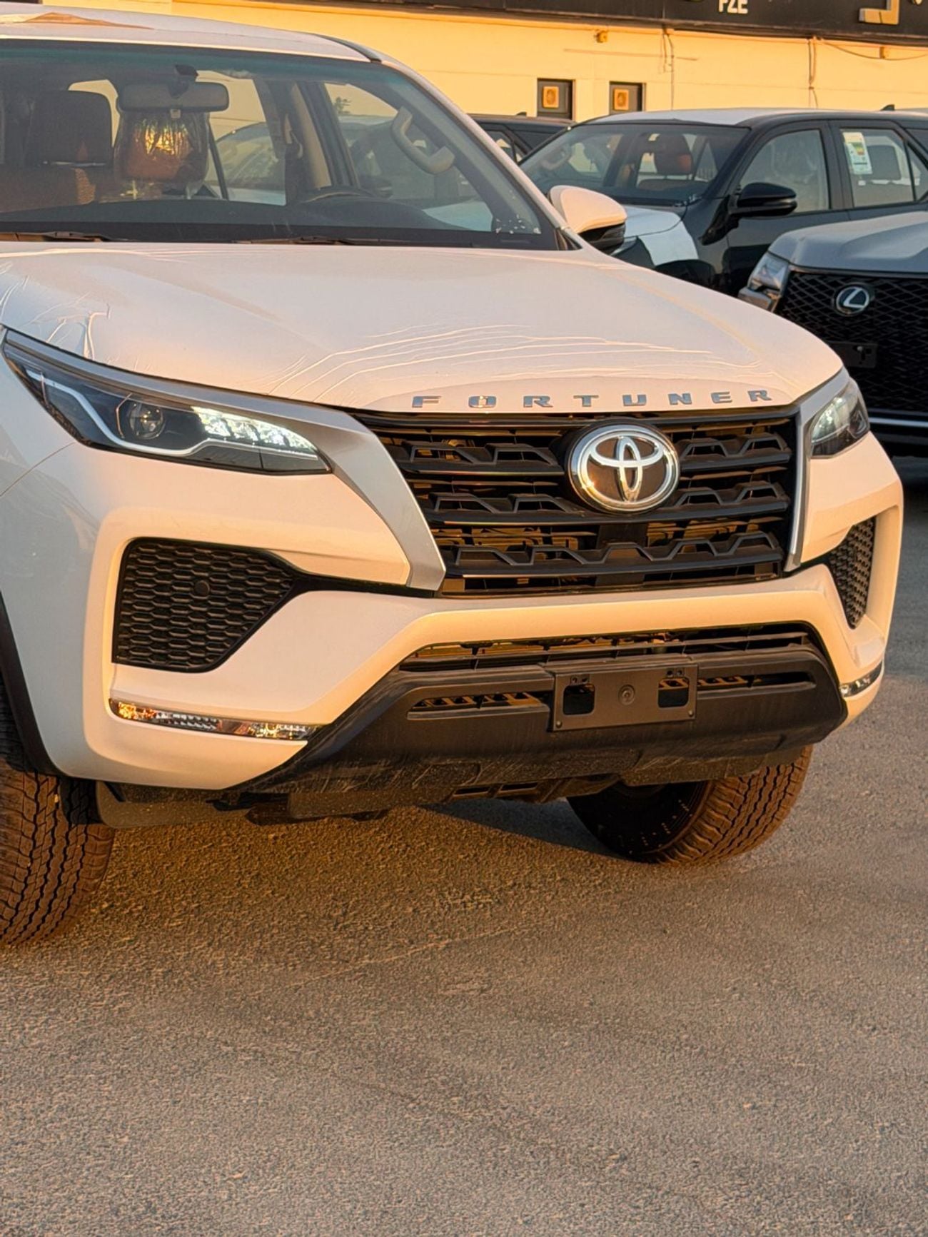 Toyota Fortuner SR5 2.7L PETROL A/T 7 SEATER