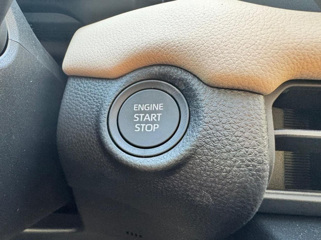تويوتا راف ٤ TOYOTA RAV4 LE COLOR 2.0L AWD SUV 2026