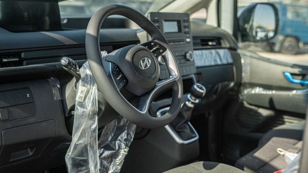 هيونداي ستاريا COMFORT Premium 11-Seater 2.2-liter 4-cylinder Turbo-charged Diesel 2024YM