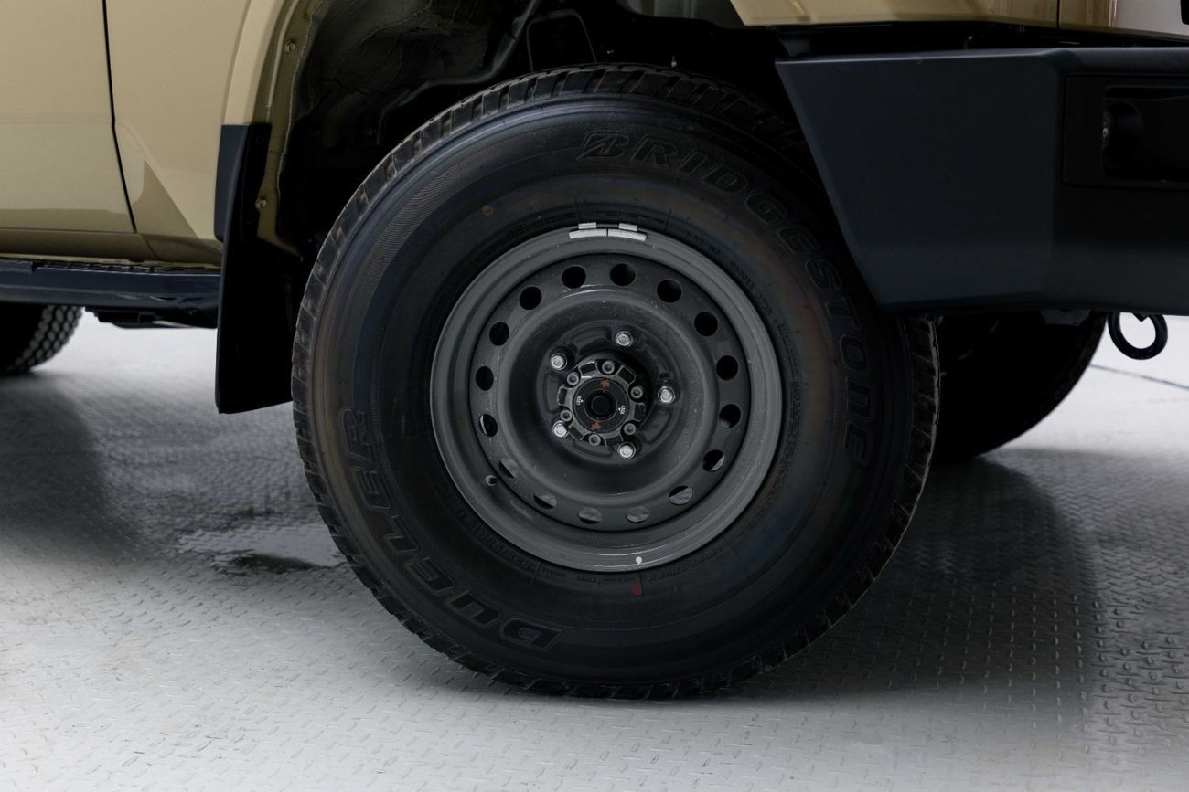 تويوتا لاند كروزر LC78 Hardtop 4.0L - Beige Inside Bluish Grey | Export Only