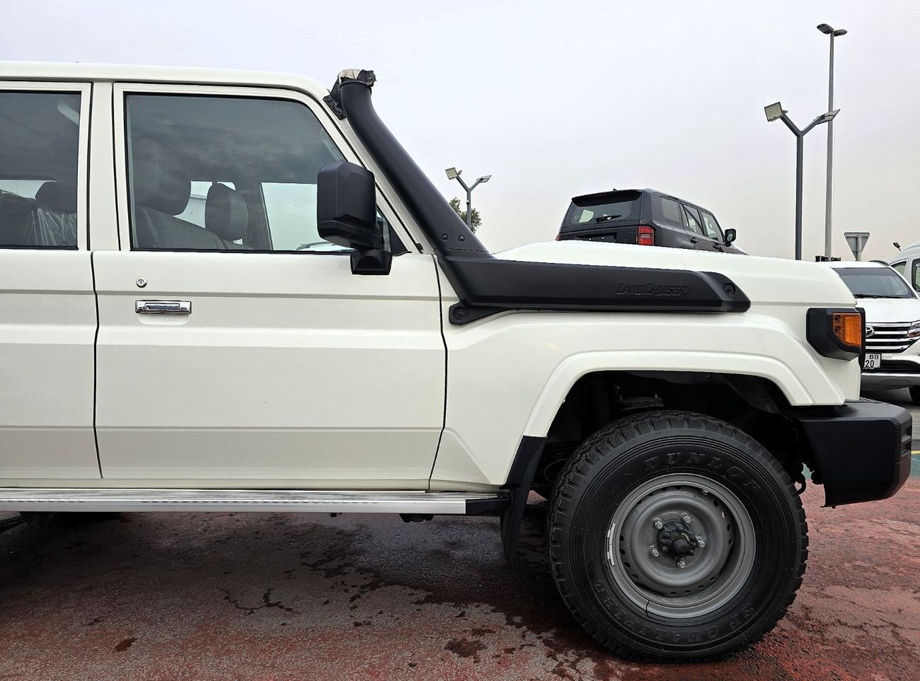 تويوتا لاند كروزر 70 Toyota Land Cruiser 76 4.2l M/T Diesel 4WD Whitout Def Lock , Fog light White Color 2025 Model