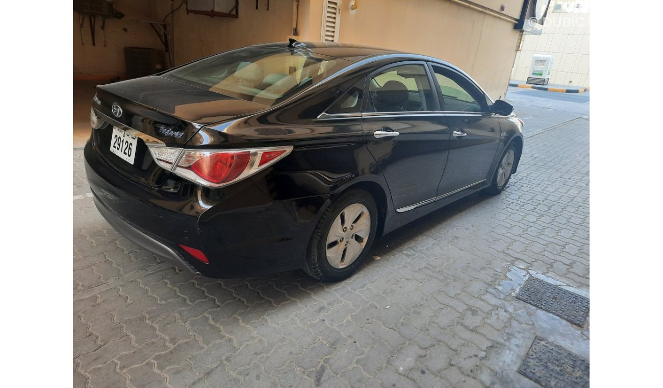 هيونداي سوناتا Hybrid 2.4L Mid Option US Specs