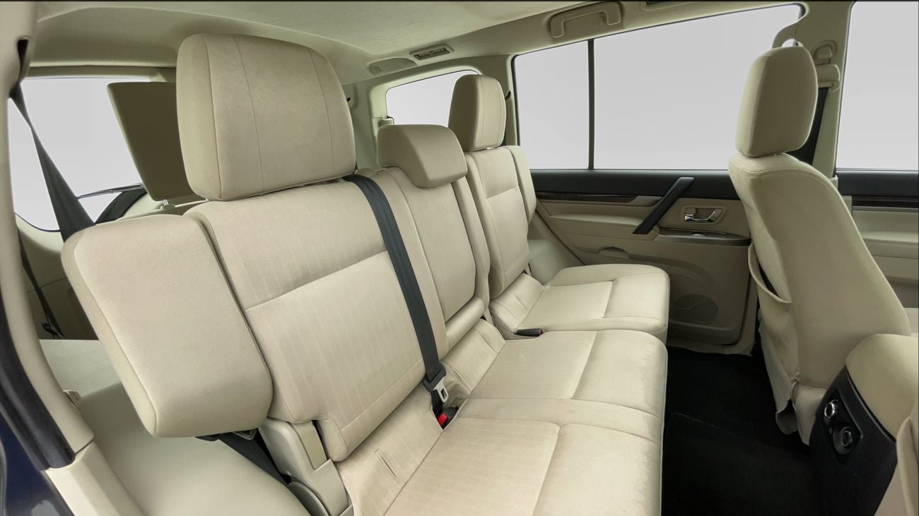 ميتسوبيشي باجيرو 2022 GLS MIDLINE | AED 1100/Month | 0 DP | 30 Day Return | Warranty | Service History