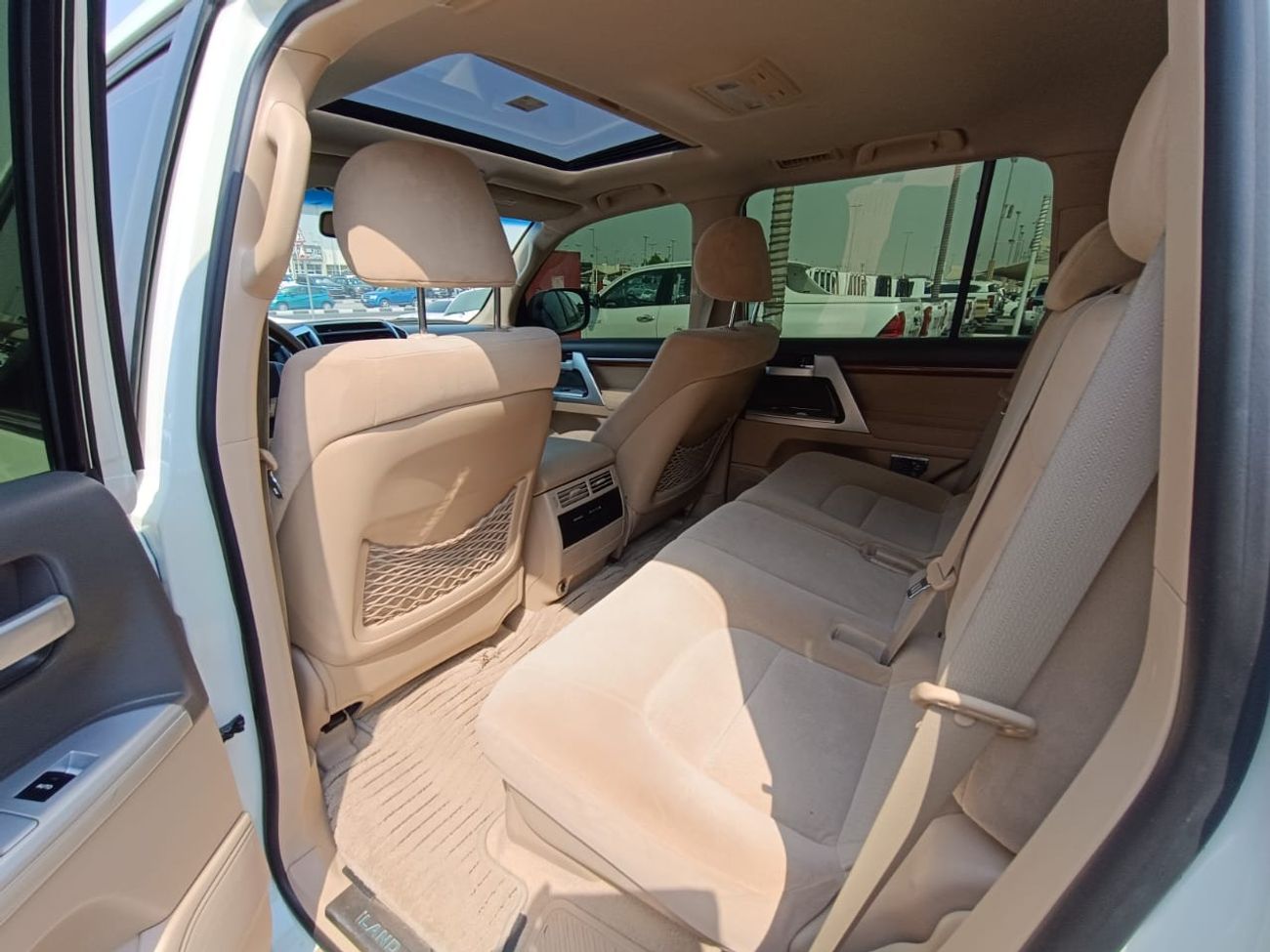 Toyota Land Cruiser VXR The car is very good, in perfect condition, looks clean from the inside and outside without any 