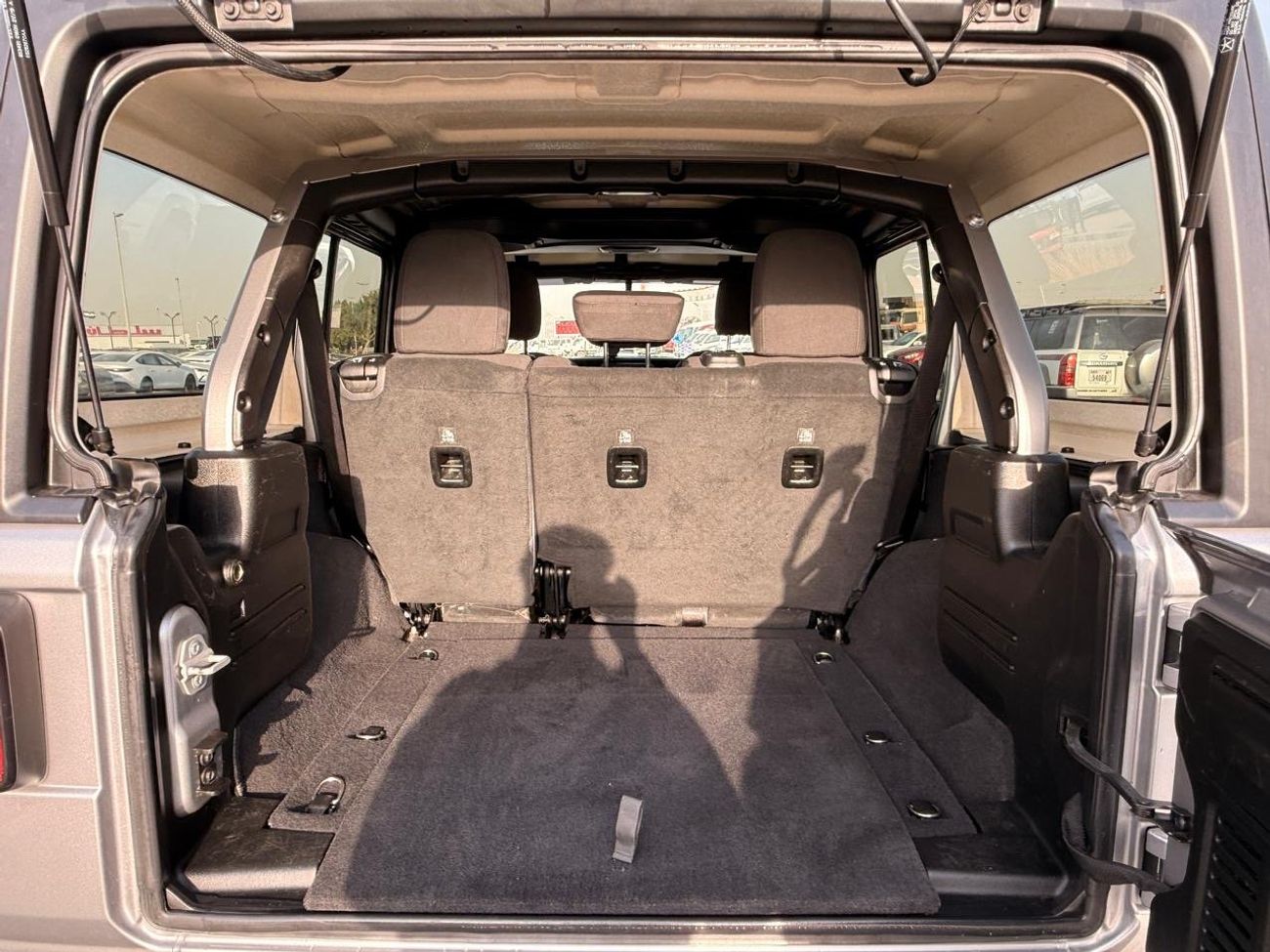 Jeep Wrangler Unlimited Sahara 2.0L A/T