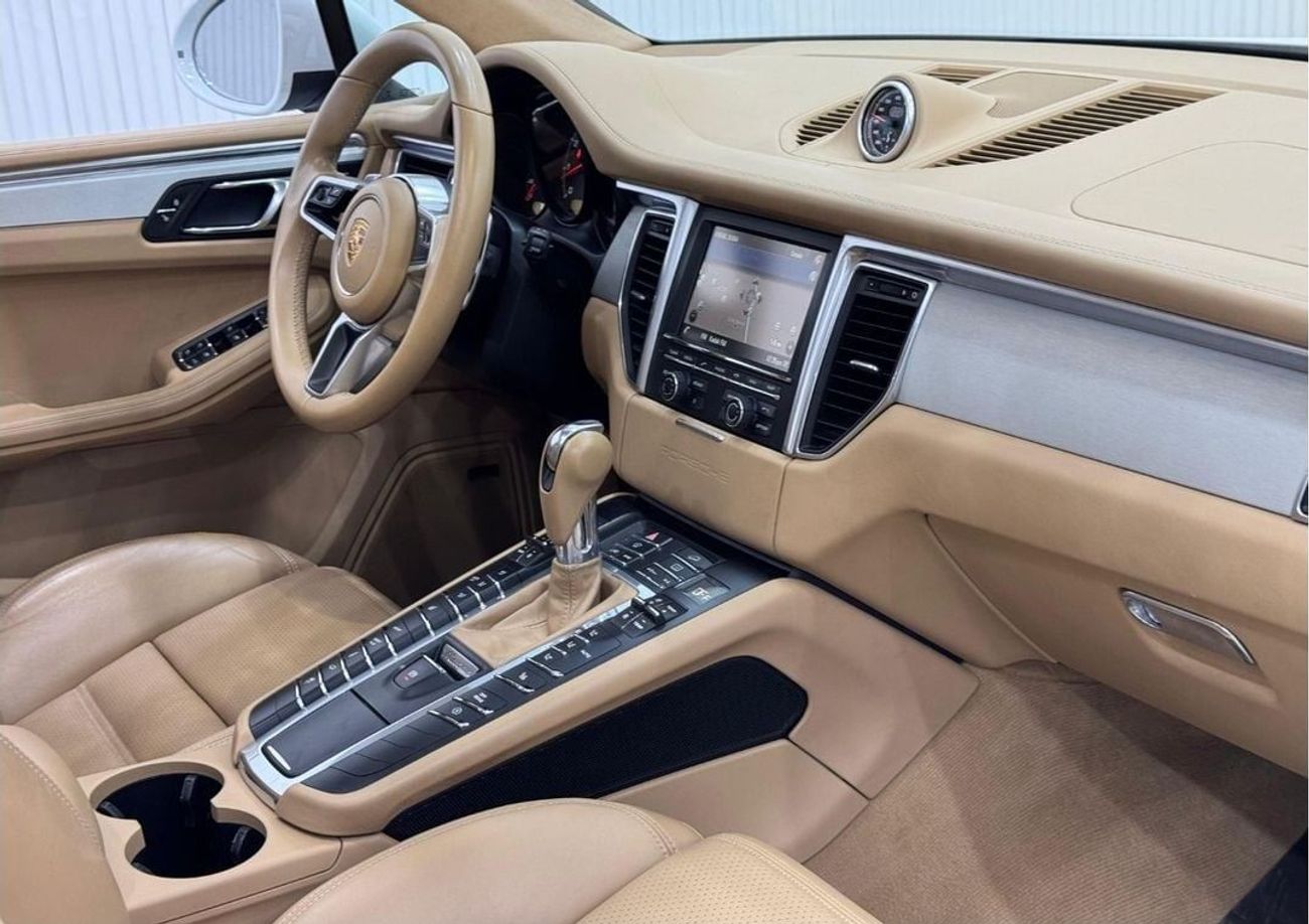 Porsche Macan 2014 Porsche Macan Turbo, Full Agency Service History, Excellent Condition, GCC