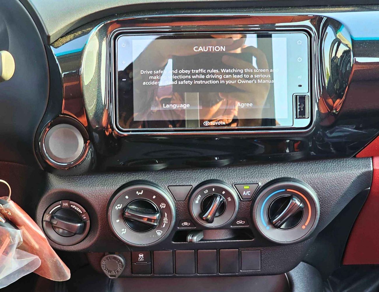 تويوتا هيلوكس SINGLE CABIN | 5+2 HOOKS LONG BODY | 2.4L DIESEL M/T | 4WD | POWER WINDOWS /CODE#DMSC