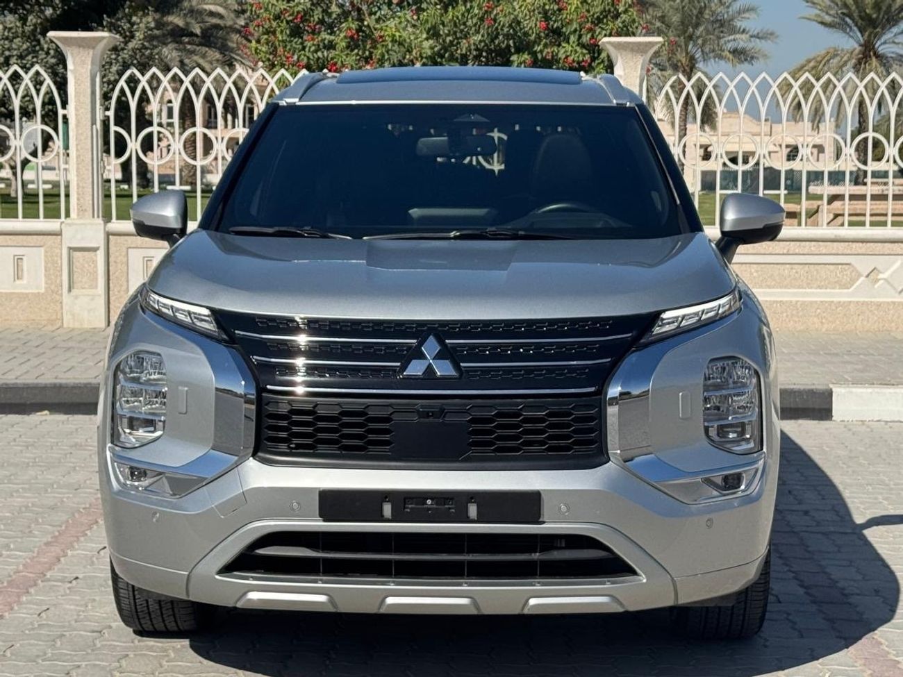 ميتسوبيشي آوتلاندر Mitsubishi Outlander 2023 TOP OF RANGE NO:1 Limited Edition GCC Spec.