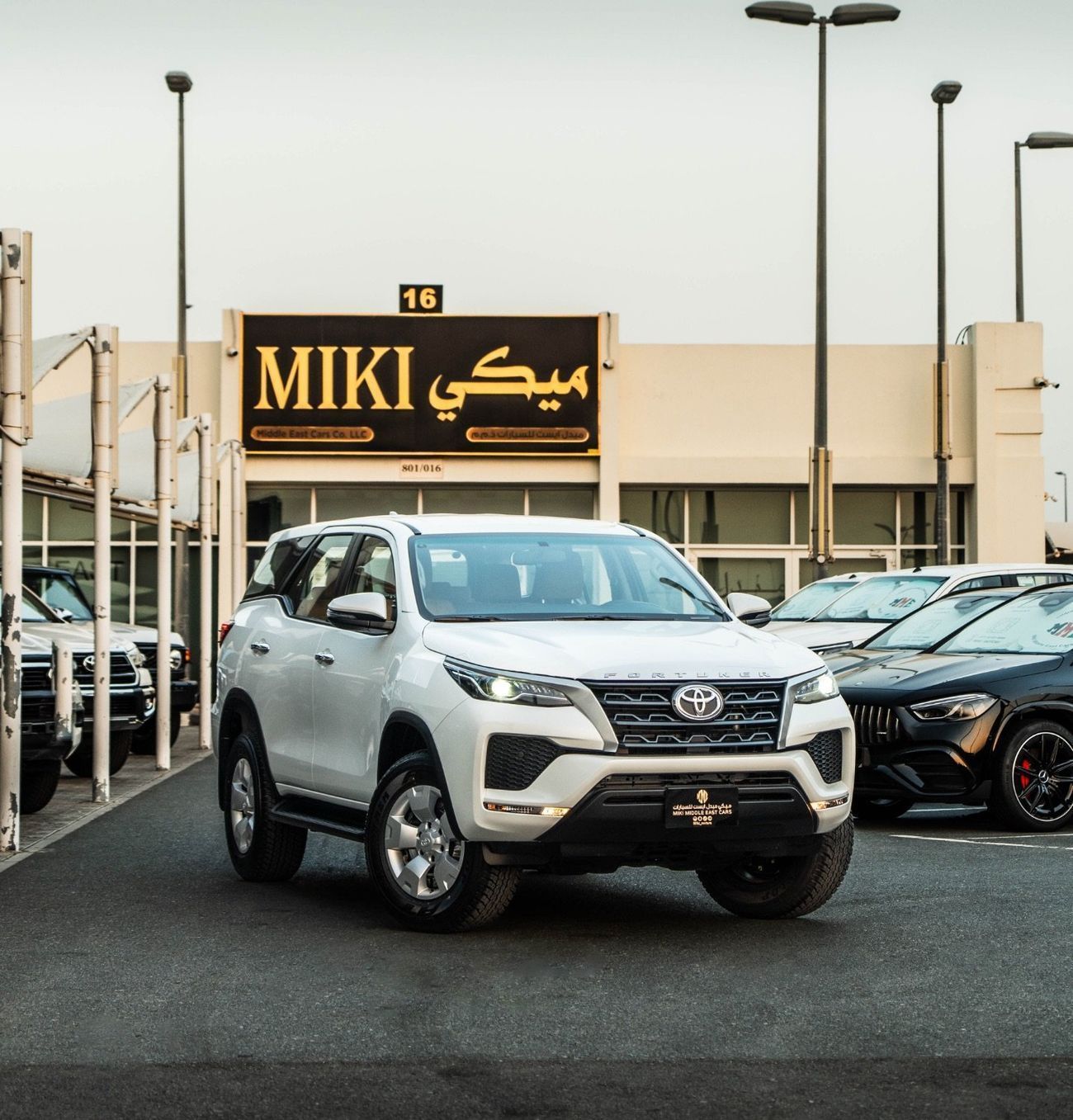 تويوتا فورتونر 2.7 L | v4 | Petrol | Auto AC | Export Only