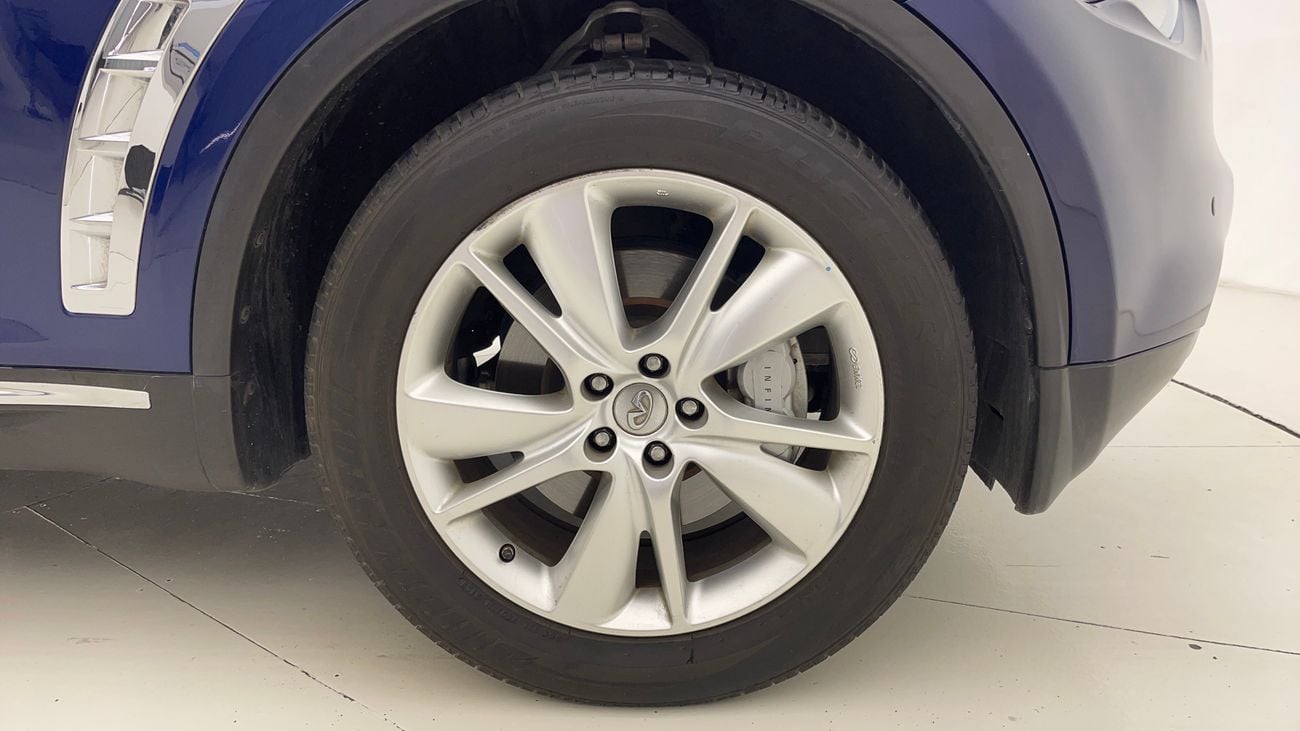 إنفينيتي QX70 LUXURY 3.7 | بدون دفعة مقدمة | اختبار القيادة في المنزل