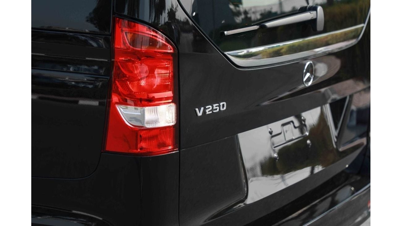 مرسيدس بنز V 250 2024 MBZ V250 2.0 4X2 VCLASS - أسود سبج ME داخل أسود | تصدير فقط