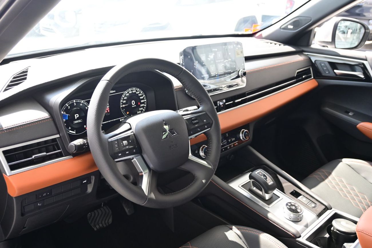 ميتسوبيشي آوتلاندر Mitsubishi Outlander P-Line 2.5L Petrol 4WD, Model 2025, Color Silver