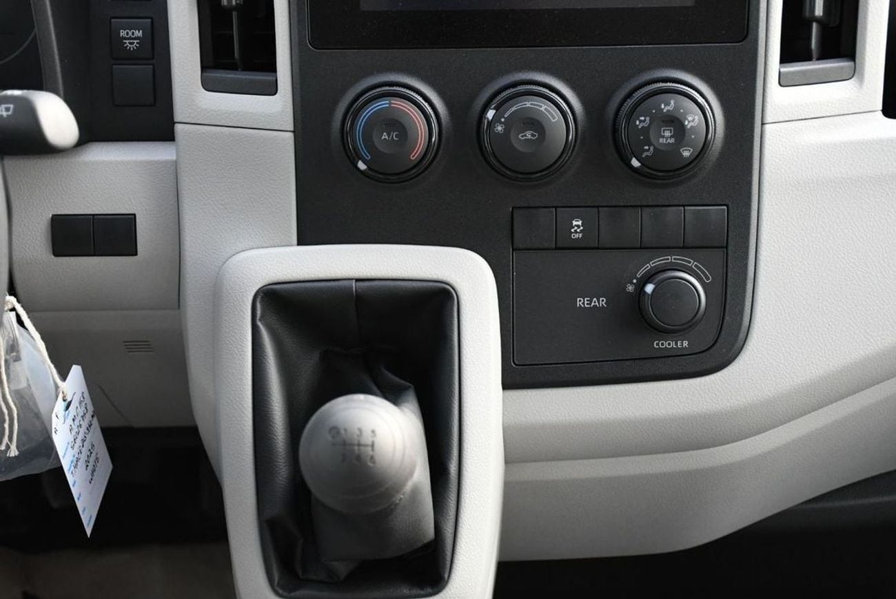 تويوتا هاياس HiAce 3.5L Manaul Petrol