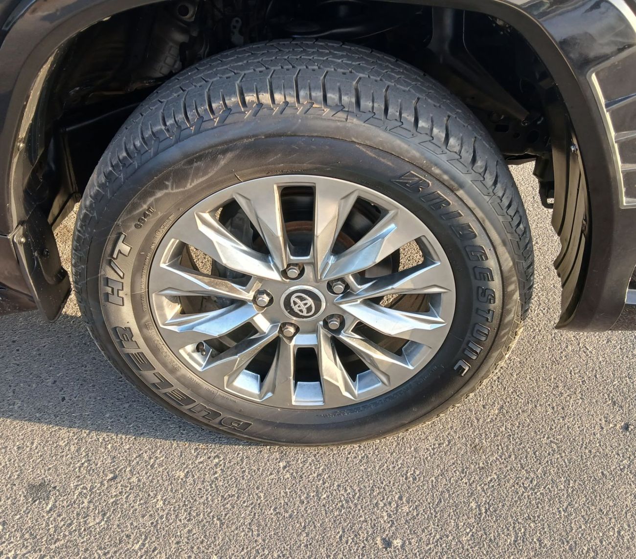 تويوتا لاند كروزر Toyota landcruise 2019Model 4.0 v6 petrol Engine Colour Black push start Transmission Automatic Inte