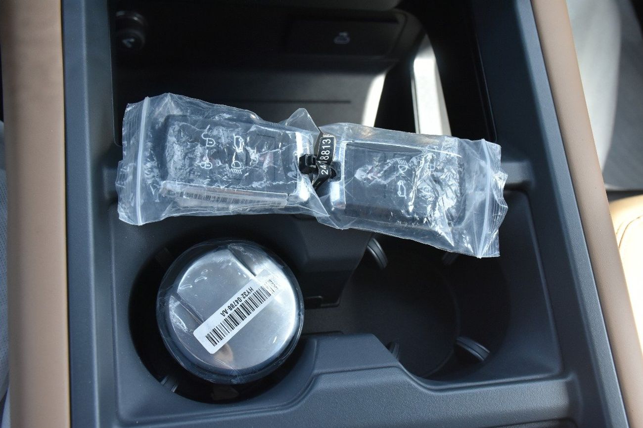 لاند روفر ديفندر P400 110 S 3.0L (7 Seater)