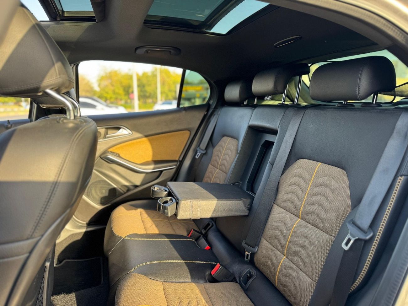 Mercedes-Benz GLA 250 Std 2.0L (208 HP)